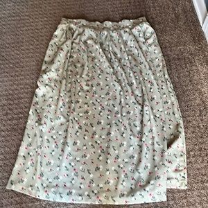 Women’s dress suit. Size 18/20. Made by ilyza of New York.